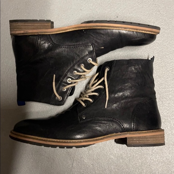 modern fiction Other - Black boots